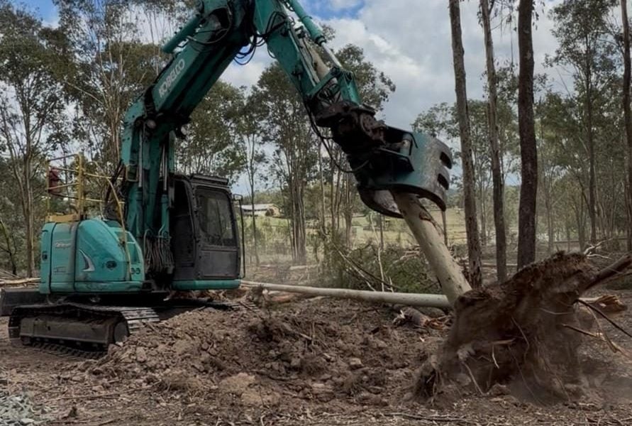 True Roots clearing a Sydney site with a specialist excavator
